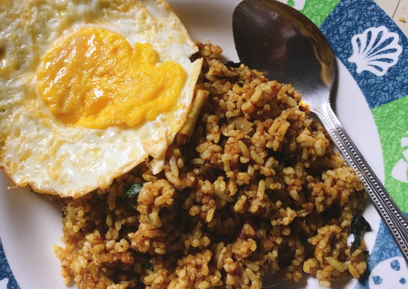 Nasi goreng sapi bumbu kari