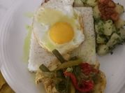 Una foto de pechuga pollo hervida