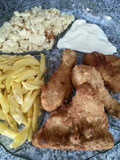 A picture of CHICKEN MARYLAND, CHIPS, SCRAMBLED EGGS AND SALAD CREAM.