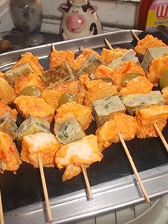 Una foto de Brochetas de tortilla de berenjena con uvas