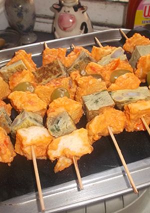Foto principal de Brochetas de tortilla de berenjena con uvas