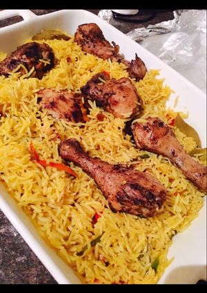A picture of Arroz con pollo (rice with chicken).