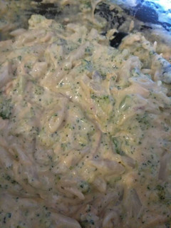 A picture of Cheesy chicken and broccoli pasta.