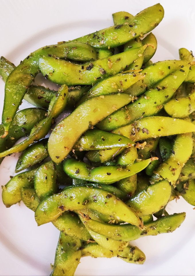 Una foto de Edamame con orégano 😋
