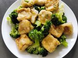 Sauteed Broccoli with Fried Tofu