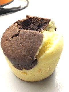 Una foto de Muffins de naranja y chocolate