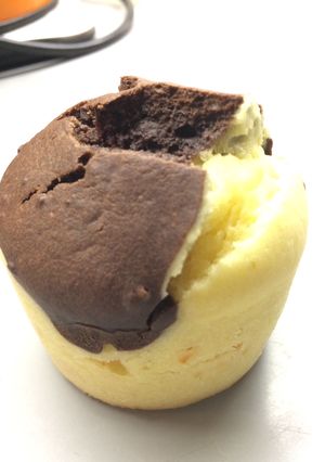 Una foto de Muffins de naranja y chocolate