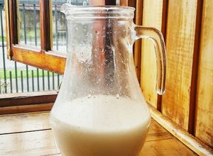 Una foto de Leche de avena 😊Saludable, vegetal y vegana