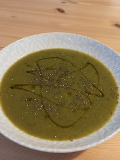 Una foto de Crema verde: brócoli, calabacín, espinacas