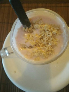 Una foto de Leche de quinoa con avena y nuez para merienda o desayuno