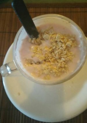 Una foto de Leche de quinoa con avena y nuez para merienda o desayuno