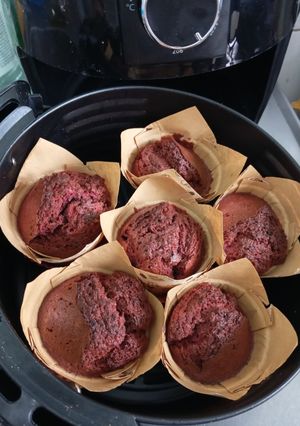 Una foto de Muffins de remolacha y cacao en freidora de aire o horno!!