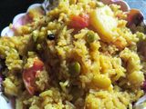 तूर आणि वालाच्या दाण्यांची खिचडी (Tur And Val Danyachi Khichdi Recipe In Marathi)
