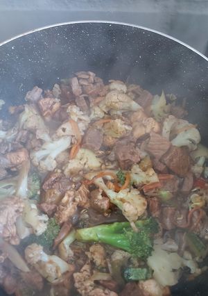 Una foto de Shapsui de carne y pollo