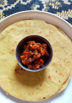 खाकरा (Khakhra recipe in marathi) रेसिपी चे मुख्य फोटो 