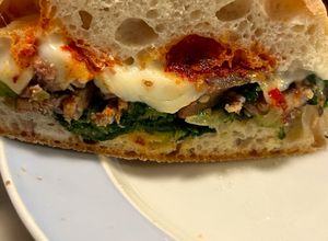 Foto di Panino imperiale 1 (fiorentina scamorza puntarelle ripassate e Nduja)