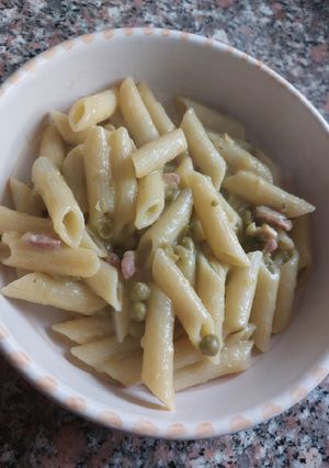 Foto di Pasta con zucchine piselli e pancetta