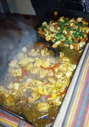 Una foto de Pollo a la Mostaza con guarnición