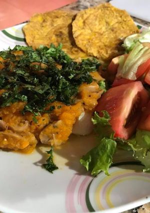 Una foto de Pescado en salsa de zanahoria