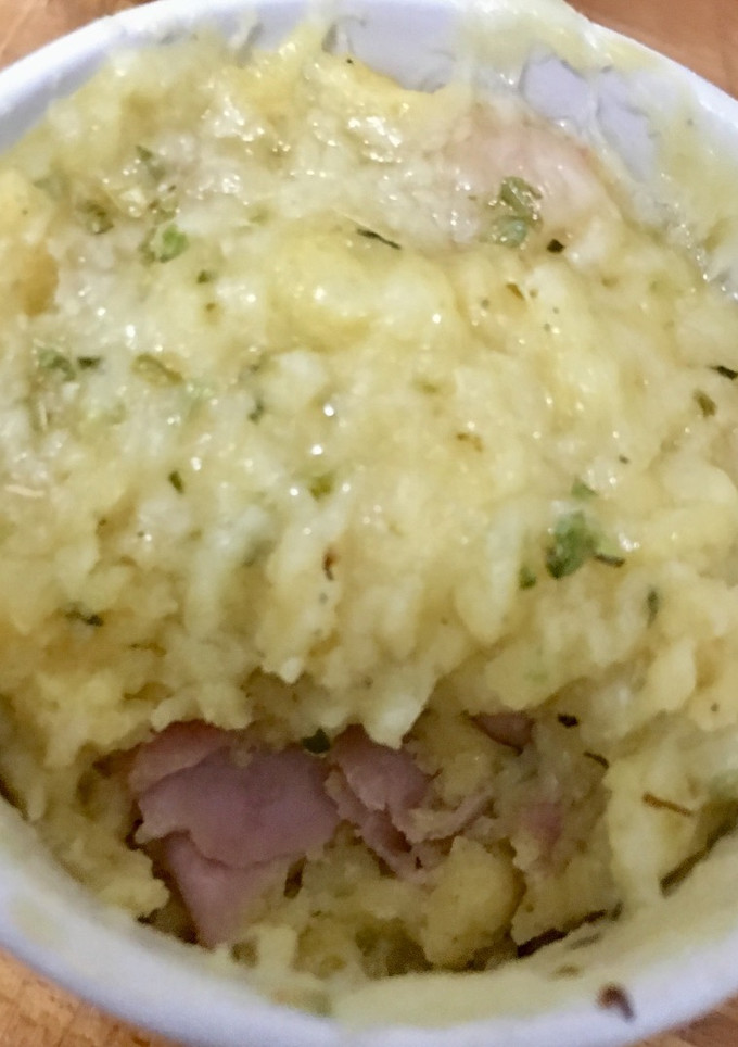 Una foto de Mug cake de queso y jamón York