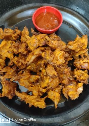 A picture of Onion pakoda.