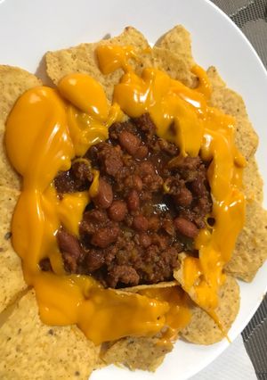 Una foto de Nachos con queso y chile