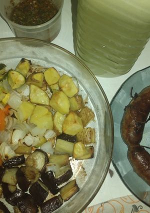 Una foto de Verduras horneadas con choris