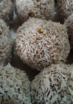 Una foto de Trufas Fáciles de Nuez y Dátiles con Cacao