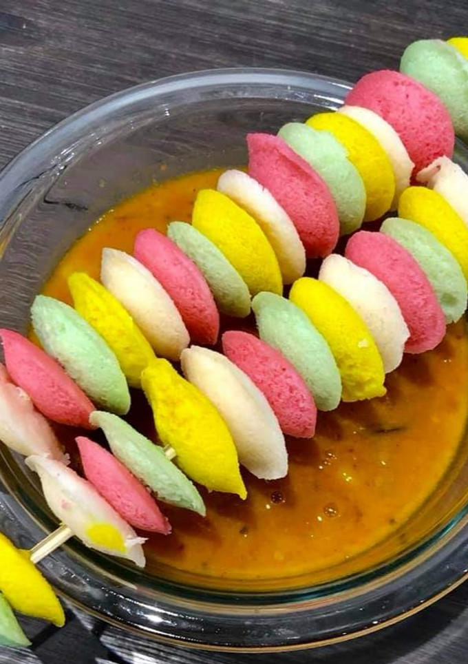 મલ્ટી કલર રવા ઈડલી (Multi Color Rava Idli Recipe In Gujarati) રેસીપી મુખ્ય ફોટો