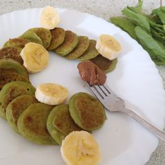 A picture of Spinach Banana pancakes.