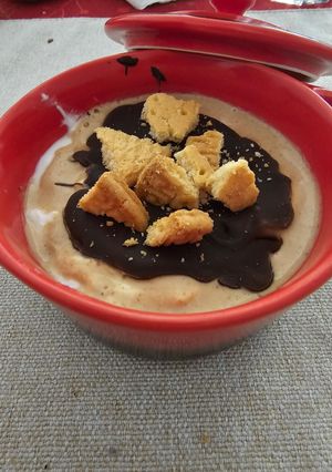 Una foto de Postre vegano de cacahuete y chocolate negro