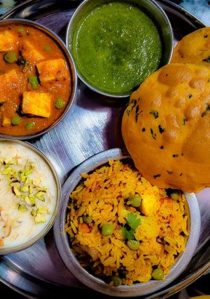 वेज थाली(Veg thali recipe in Hindi) रेसिपी मुख्य फोटो