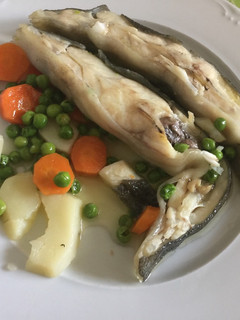 Una foto de Rodaballo al vapor con verduras