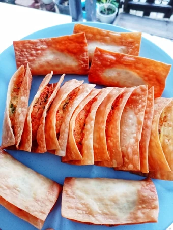 Cara Simple Membuat Resep  Day. 432 Pangsit Goreng Isi Tahu, Wortel dan Sosis (20 month+) yang Menggugah Selera, Sempurna