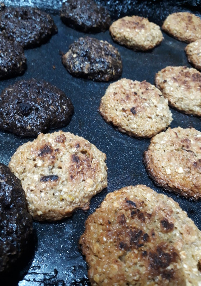 Una foto de Galletitas de avena, frutos secos y coco