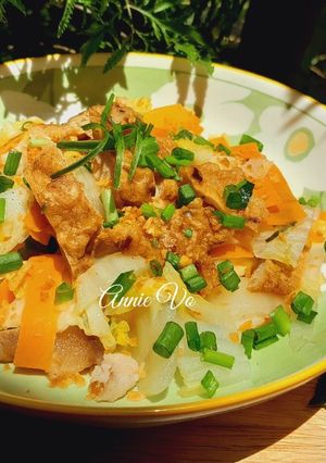 Hình của món Cải thảo cà rốt xào chả cá.
