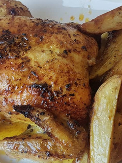 Una foto de Pollo al horno con patatas