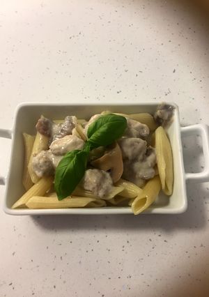 O poză a rețetei Penne cu sos de ciuperci și piept de pui.
