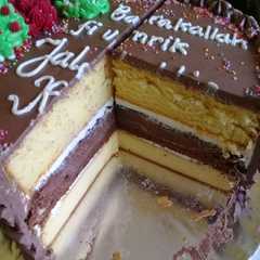 A picture of Lapis surabaya ekonomis enak dan lembut.