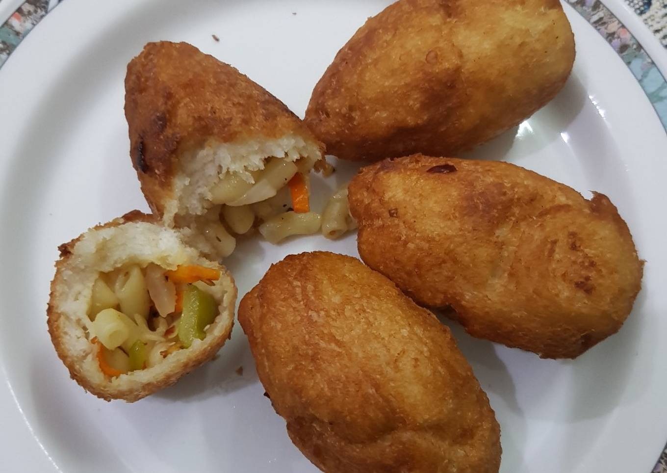 Macaroni bread rolls