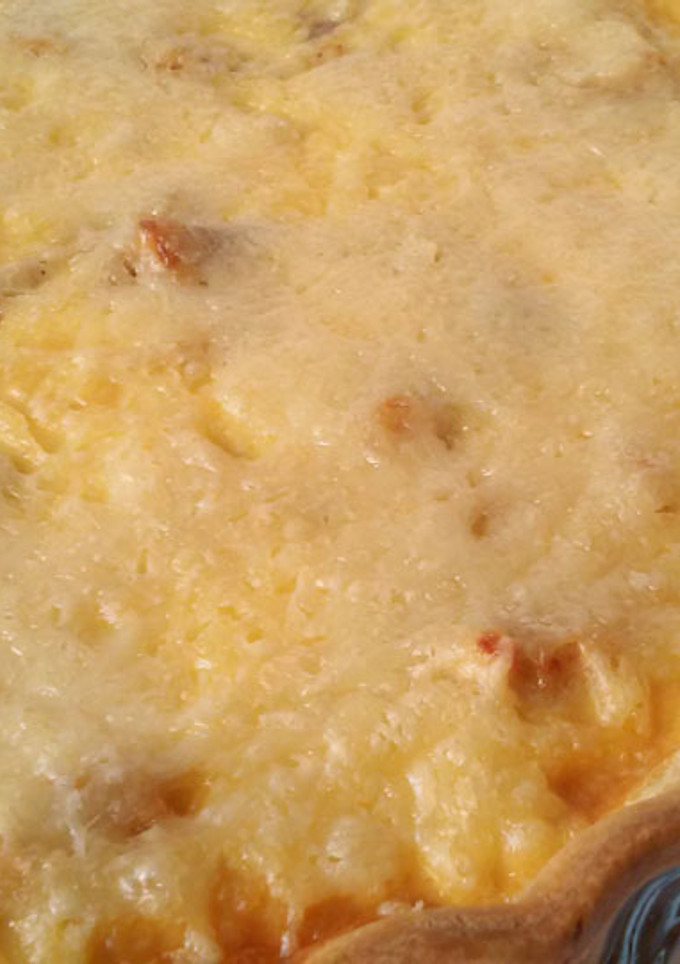 Una foto de Quiché de pollo con champiñones