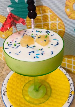 A picture of Pinacolada (pineapple 🍷 drink).