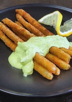 Foto di Asparagi Fritti con Salsa di Uova Prezzemolo e Senape