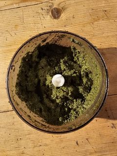 Una foto de Pesto de menta y ortiga