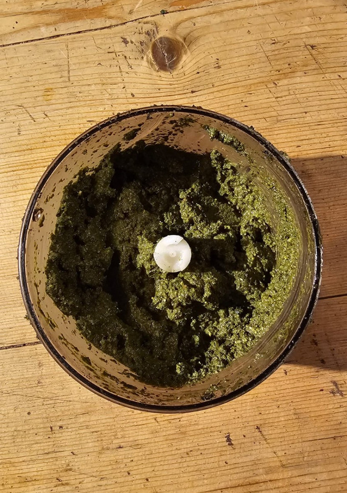 Una foto de Pesto de menta y ortiga