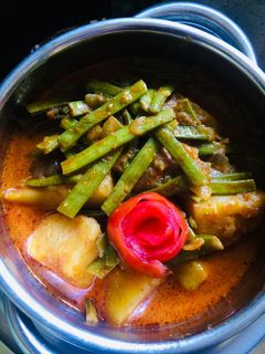 ગુવાર બટાકા નું શાક (Guvar Bataka Shak Recipe In Gujarati) રેસીપી મુખ્ય ફોટો