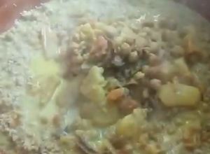 صورة لوصفة كسكس لحمر بي لكديد وكرداس ديال برد وشتاء 😋😋😋