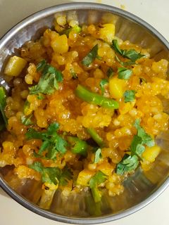 સાબુદાણની ની ખીચડી:(sabudana ખીચડી Recipe in Gujarati) રેસીપી મુખ્ય ફોટો