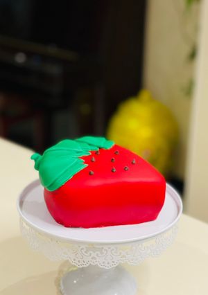 عکسی از دستور کیک فوندانت (توت فرنگی)