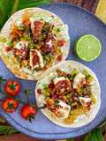 Avocado-Grillkäse-Tacos mit fruchtiger Salsa